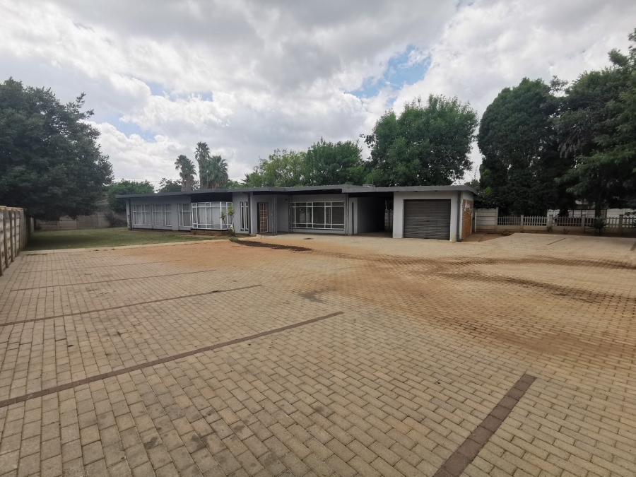 To Let commercial Property for Rent in Flamwood North West